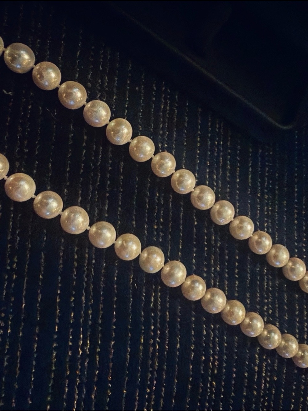 Elegant South Sea White Pearl Necklace with 14 K Gold Accent clasp 10 mm.. - Picture 7 of 8